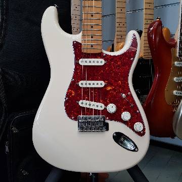 Fender Deluxe  Roadhouse Stratocaster Arctic White - Chitarre Chitarre - Elettriche