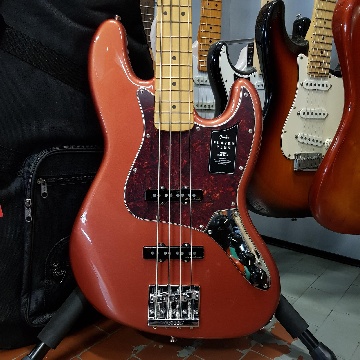FENDER PLAYER PLUS JAZZ BASS AGED CANDY APPLE RED
