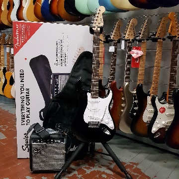 SQUIER AFFINITY PACK STRATOCASTER SSS BLK