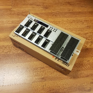 ROLAND FC300 MIDI CONTROLLER