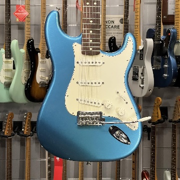 FENDER STANDARD STRATOCASTER LAKE PLACID BLUE