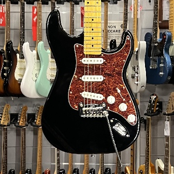 G&L TRIBUTE LEGACY BLACK STRATOCASTER