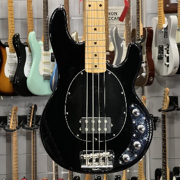 MUSIC MAN STINGRAY 3 EQ BLACK + DAMAGED CASE