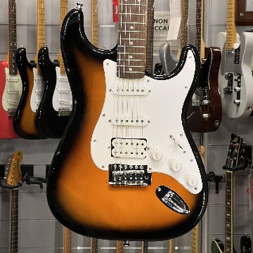 SQUIER BULLET STRATOCASTER HSS SUNB + FENDER BAG