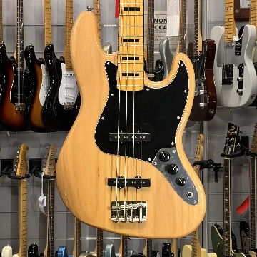 SQUIER CLASSIC VIBE 70 JAZZ BASS