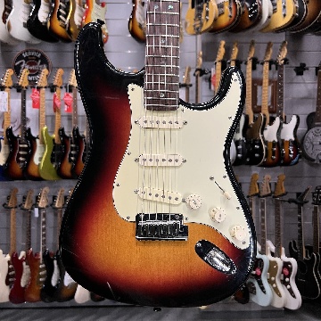 FENDER STRATOCASTER AMERICAN DELUXE SUNBURST