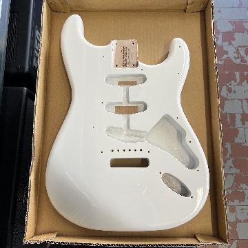 ALL PARTS STRATOCASTER BODY WHITE ALDER POLY