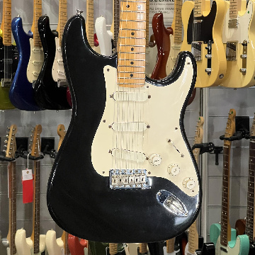 FENDER AMERICAN ARTIST STRATOCASTER ERIC CLAPTON 1999 BLACKIE