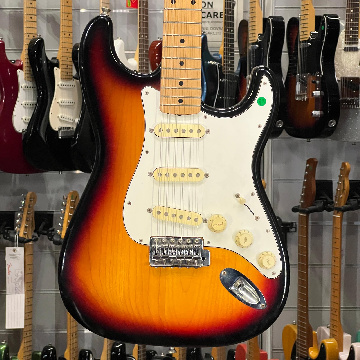 FENDER 1994 STRATOCASTER JAPAN 3 TONE SUNBURST